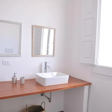 Palazzo '800 : Pastine 게스트하우스 4*